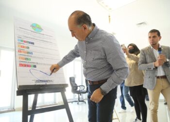 ALCALDE FIRMA COMPROMISOS SI CON LA TIERRA 2022