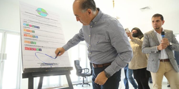 ALCALDE FIRMA COMPROMISOS SI CON LA TIERRA 2022