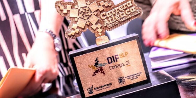 ORGANIZA DIF MUNICIPAL CARRERA ATLÉTICA POR LA FAMILIA