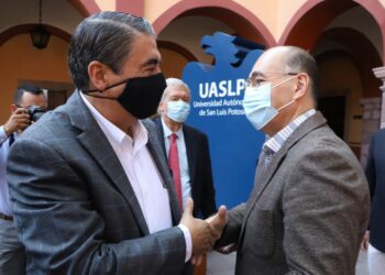 FIRMAN CONVENIO MUNICIPIO Y LA UASLP