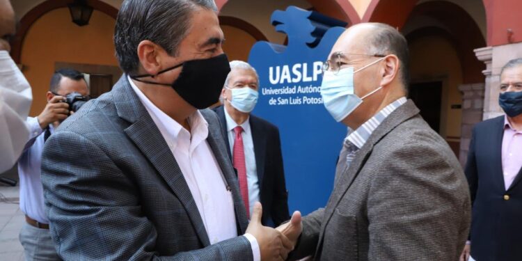 FIRMAN CONVENIO MUNICIPIO Y LA UASLP