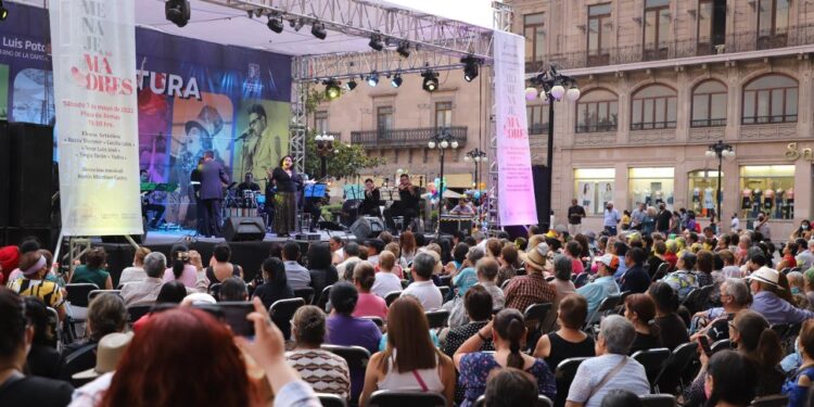 MUNICIPIO FESTEJA A LAS MADRES POTOSINAS CON FESTIVAL MUSICAL