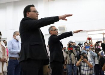 ALCALDE TOMA PROTESTA A NUEVO DIRECTOR DE DESARROLLO SOCIAL