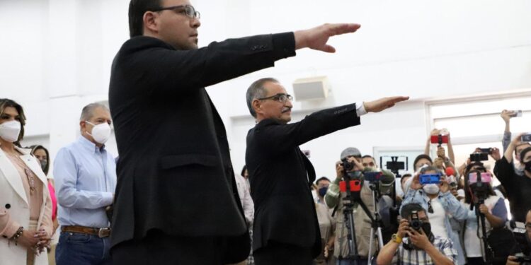 ALCALDE TOMA PROTESTA A NUEVO DIRECTOR DE DESARROLLO SOCIAL