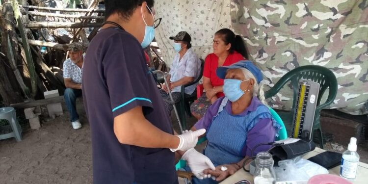 DIF MUNICIPAL LLEVA BRIGADA MEDICA A ZONAS RURALES DE LA CAPITAL