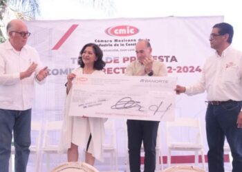CÁMARA DE LA CONSTRUCCIÓN DONA AL DIF MUNICIPAL 1 MILLÓN 200 MIL PESOS