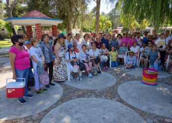 DIF MUNICIPAL LLEVA A ADULTOS MAYORES AL CENTRO VACACIONAL «GOGORRÓN»