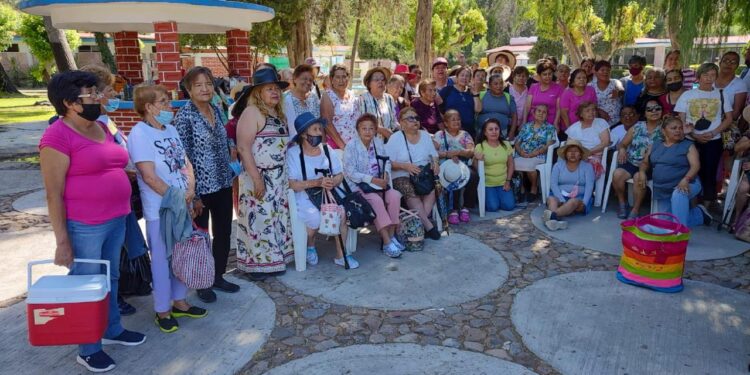 DIF MUNICIPAL LLEVA A ADULTOS MAYORES AL CENTRO VACACIONAL «GOGORRÓN»