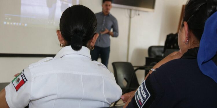CAPACITAN A POLICIAS MUNICIPALES SOBRE DERECHOS HUMANOS Y VIOLENCIA DE GÉNERO