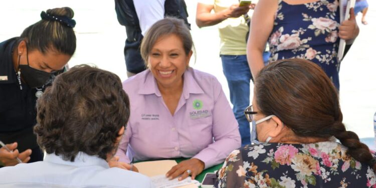 ALCALDESA DE SOLEDAD ATIENDE A COLONOS DE LA LOMITA DURANTE LA CUARTA JORNADA DE VERDE CIUDADANO
