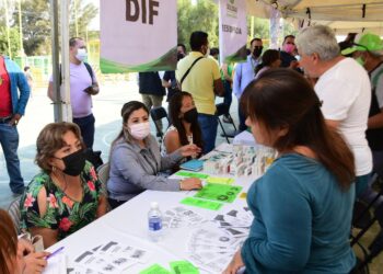 ENTREGA DIF DE SOLEDAD SILLAS DE RUEDAS Y BASTONES