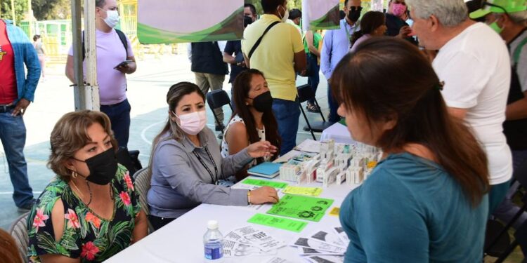 ENTREGA DIF DE SOLEDAD SILLAS DE RUEDAS Y BASTONES