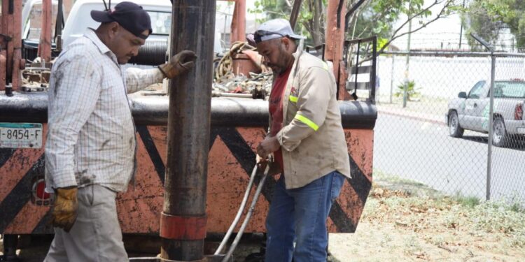 LLEVA INTERAPAS AGUA POR TANDEO Y PIPAS DEBIDO A FALLAS EN POZO DE AVENIDA MÉXICO