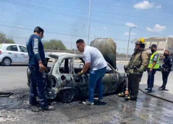 PC DE SOLEDAD ATIENDE REPORTE DE VEHÍCULO INCENDIADO EN PERIFÉRICO