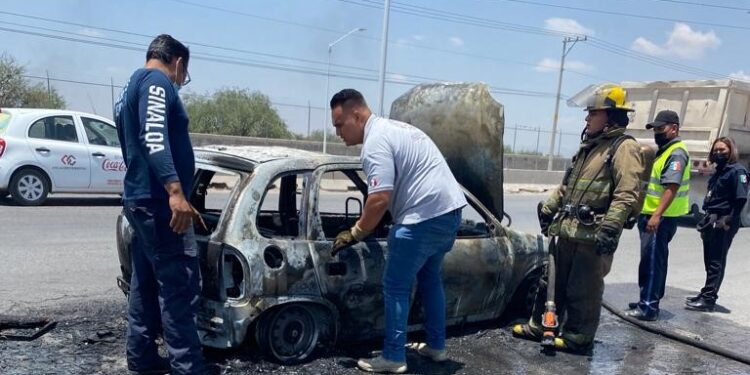 PC DE SOLEDAD ATIENDE REPORTE DE VEHÍCULO INCENDIADO EN PERIFÉRICO