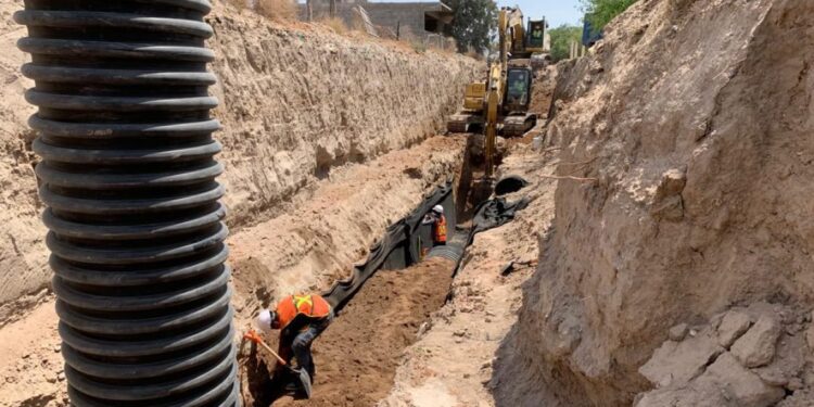 CONSTRUYE INTERAPAS COLECTOR SANITARIO “PRIMERO DE MAYO” EN SOLEDAD DE GRACIANO SÁNCHEZ