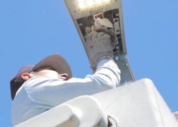 EN LA DELEGACION DE POZOS REALIZAN ACCIONES DE REHABILITACION DE LUMINARIAS