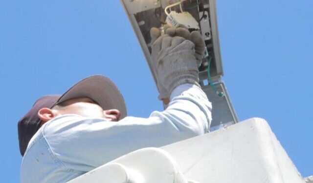 EN LA DELEGACION DE POZOS REALIZAN ACCIONES DE REHABILITACION DE LUMINARIAS