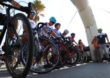 ALCALDE DIO BANDERAZO DE SALIDA AL GRAN PREMIO CICLISTA LA PILA