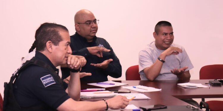 ELEMENTOS DE LA SSPC RECIBEN CURSO DE  LENGUAJE DE SEÑAS