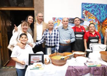 GALINDO PRESENTÓ LA GUÍA GASTRONÓMICA  EN PALACIO MUNICIPAL