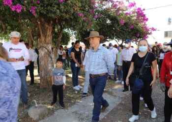 ALCALDE RECORRE BALCONES DEL VALLE EN LA EDICION 30 DE DOMINGO DE PILAS