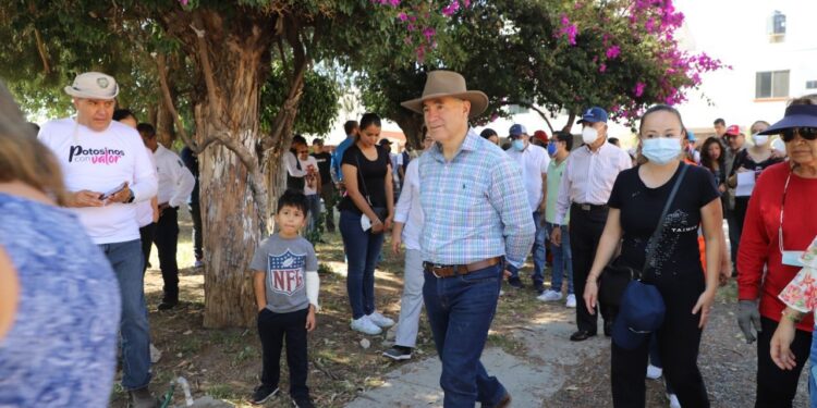 ALCALDE RECORRE BALCONES DEL VALLE EN LA EDICION 30 DE DOMINGO DE PILAS