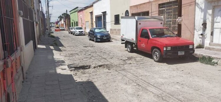 POR RUMBOS METROPOLITANOS                                                         POR: EL TLACHIQUERO POTOSINO