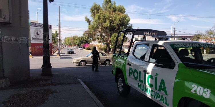 IMPLEMENTAN OPERATIVO VIAL EN LA LATERAL DE LA CARRETERA A RIOVERDE