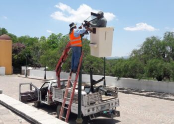 MODERNIZAN ALUMBRADO PÚBLICO EN LA DELEGACIÓN DE BOCAS￼