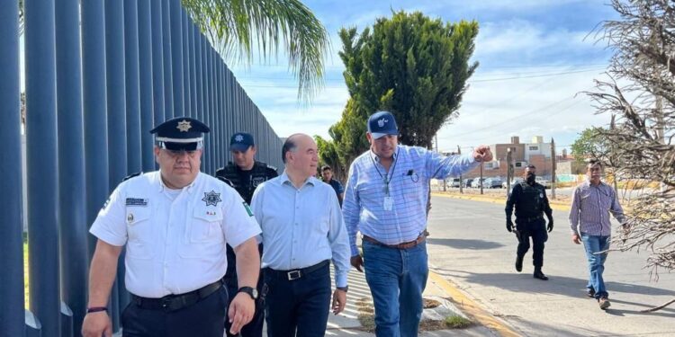 INICIA COMERCIO CON REORDENAMIENTO DE LOS PUESTOS EN LOS ALREDEDORES DEL ESTADIO