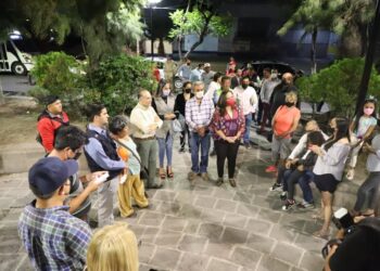 ALCALDIA MEJORA ALUMBRADO EN EL TRADICIONAL BARRIO DE SANTIAGO