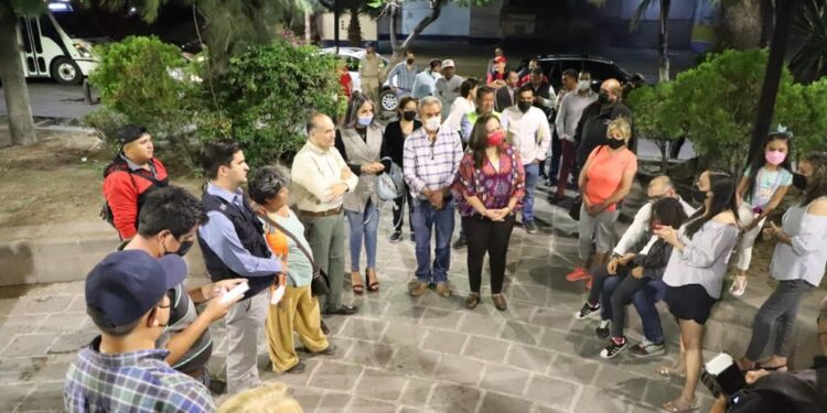 ALCALDIA MEJORA ALUMBRADO EN EL TRADICIONAL BARRIO DE SANTIAGO