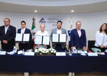 MUNICIPIO Y CANACO FIRMAN ACUERDO PARA REACTUVAR LA ECONOMIA DE LA CAPITAL ￼