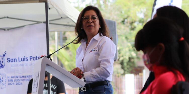 DIF MUNICIPAL ENTREGA EN LA PILA LENTES PARA  NIÑOS Y NIÑAS ￼