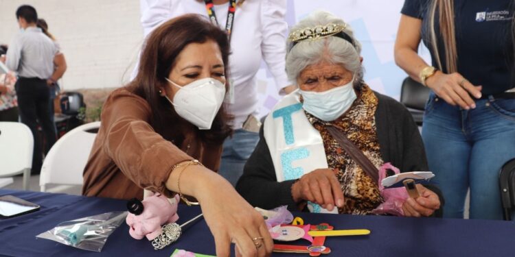 DIF MUNICIPAL REALIZA TALLER DE AUTOCUIDADO PARA ADULTOS MAYORES EN LA PILA