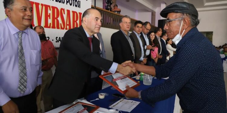 SE COMPROMETE ALCALDE CON SUBIR SUELDO DE TRABAJADORES MUNICIPALES CADA AÑO