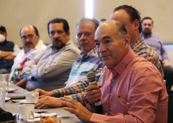 AYUNTAMIENTO Y CONSTRUCTORES ESTABLECEN MESA DE DIÁLOGO