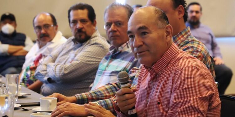 AYUNTAMIENTO Y CONSTRUCTORES ESTABLECEN MESA DE DIÁLOGO