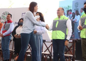 CIUDADANÍA Y COMERCIANTES RECONOCEN OBRA EN AVENIDA CARRANZA