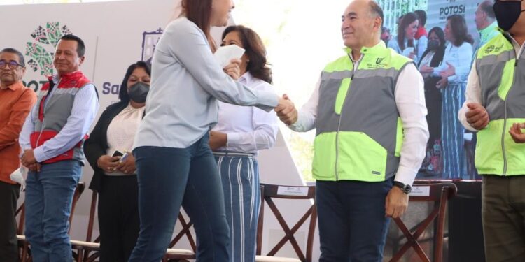 CIUDADANÍA Y COMERCIANTES RECONOCEN OBRA EN AVENIDA CARRANZA