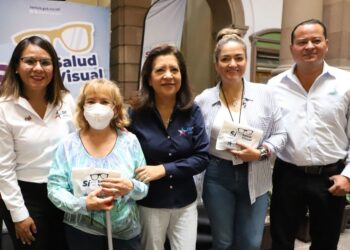 DIF MUNICIPAL CONTINÚA CON LA ENTREGA DE LENTES