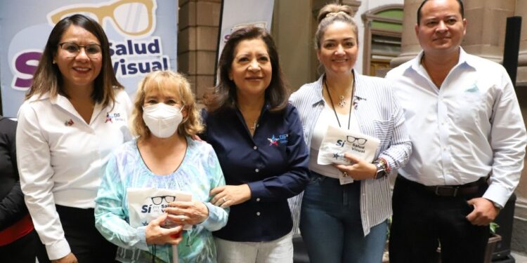 DIF MUNICIPAL CONTINÚA CON LA ENTREGA DE LENTES