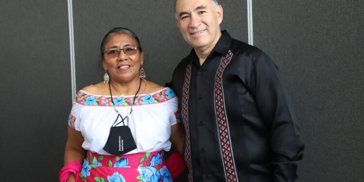 ALCALDE FIRMA ACUERDO PARA MEJORAR CONDICIONES DE VIDA DE LAS FAMILIAS DE MIGRANTES POTOSINOS