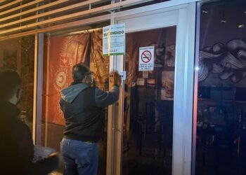 COMERCIO MUNICIPAL Y GOBERNACIÓN CLAUSURAN ANTROS EN PLAZA CHAPULTEPEC￼