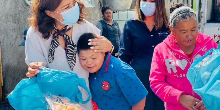DIF MUNICIPAL ENTREGÓ APOYOS A FAMILIAS DE LA DELEGACIÓN DE LA PILA