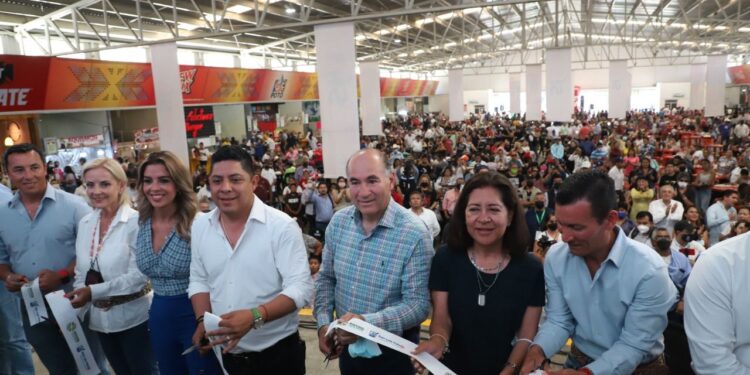 MUNICIPIO DE LA CAPITAL INVITA A 25 MIL POTOSINOS A COMER EN LA FENAPO