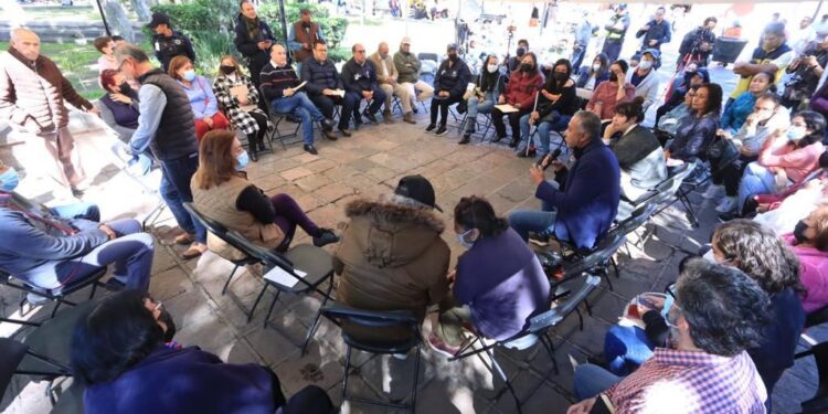 ALCALDE SE REUNE CON HABITANTES DEL BARRIO DE SAN MIGUELITO