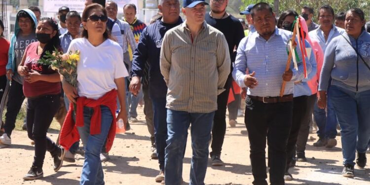 MUNICIPIO REHABILITA VIALIDADES EN EL FRACCIONAMIENTO BARRIO VERGEL