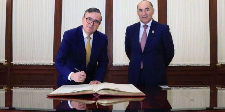 EMBAJADOR DE URUGUAY INVITADO DE HONOR AL FESTIVAL DE LETRAS